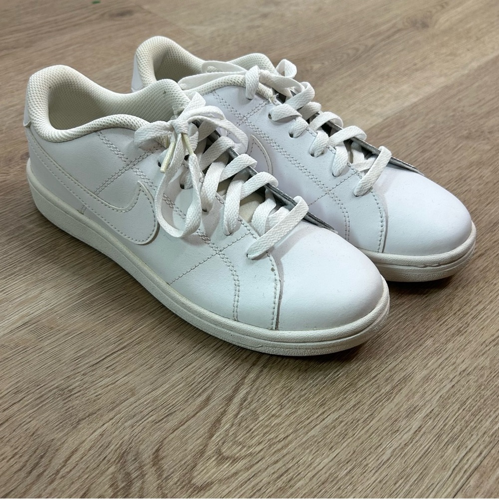 Nike White Lace Up Sneaker Size 7.5